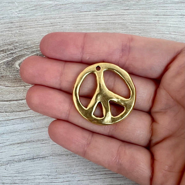 Load image into Gallery viewer, Peace Sign Pendant, Smooth Gold Symbol Charm, Artisan Jewelry Findings, GL-6305
