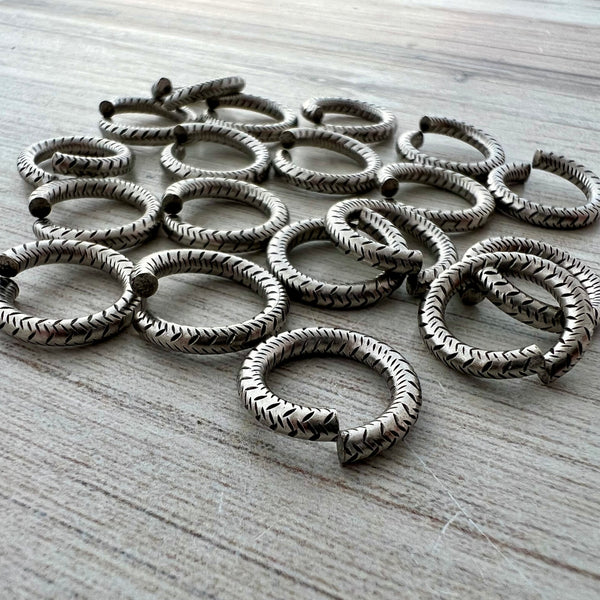 Load image into Gallery viewer, 16mm Extra Large Antiqued Pewter Jump Rings, Thick Textured Jump Ring, Connectors Links, Brass Jump Ring, 4 Rings for Jewelry Supply, PW-3001
