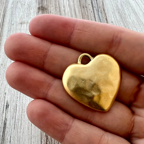 Load image into Gallery viewer, Gold Heart Pendant, Vintage Smooth Heart Charm, Jewelry Making, GL-6267
