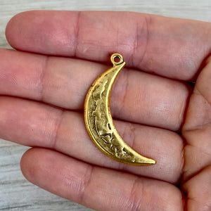 Textured Crescent Moon Pendant, Gold Celestial Charm, Artisan Jewelry Findings, GL-6306