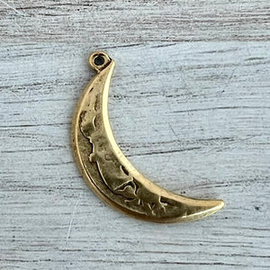 Textured Crescent Moon Pendant, Gold Celestial Charm, Artisan Jewelry Findings, GL-6306