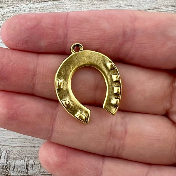 Load image into Gallery viewer, Horseshoe Pendant, Antiqued Gold Equestrian Jewelry Charm, Carson&#39;s Cove, Horse Jewelry Supplies, GL-6307
