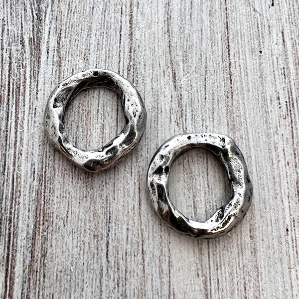 Load image into Gallery viewer, 2 Organic Ring Links, Eternity Connector, Antiqued Silver Pewter Oval Hoop, Circle Jewelry Supply, PW-6218
