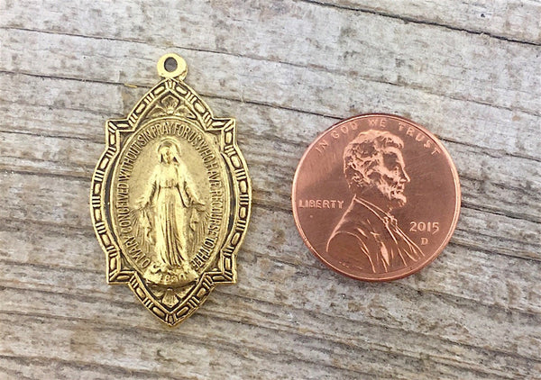 Load image into Gallery viewer, Mary Medal, Catholic Religious Charm, Miraculous Medal, Blessed Mother, Antiqued Gold Charm, Catholic Pendant, Religious Jewelry, GL-6043
