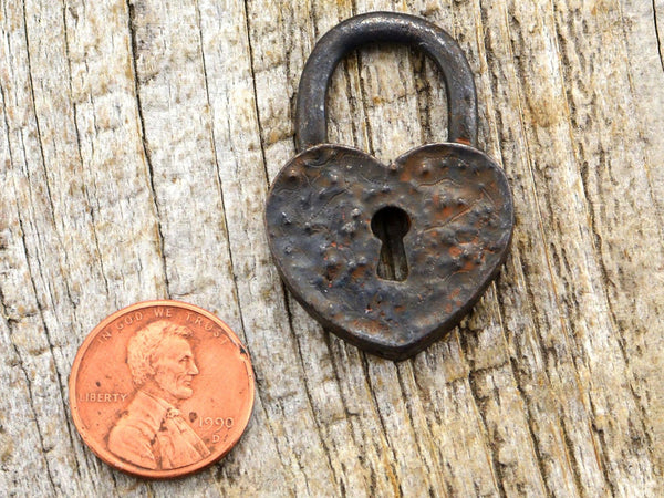 Load image into Gallery viewer, Lock Pendant, Heart Lock, Antiqued Lock, Heart Pendant, Rustic Brown Lock, Heart Necklace Charm, Jewelry Supplies, BR-6198
