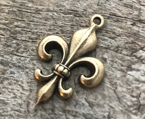 Fleur de lis French Charm, Antiqued Gold, New Orleans Charm, Paris Jewelry, Paris Charm, Findings, GL-6019