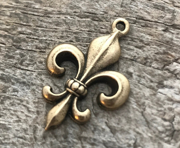 Load image into Gallery viewer, Fleur de lis French Charm, Antiqued Gold, New Orleans Charm, Paris Jewelry, Paris Charm, Findings, GL-6019
