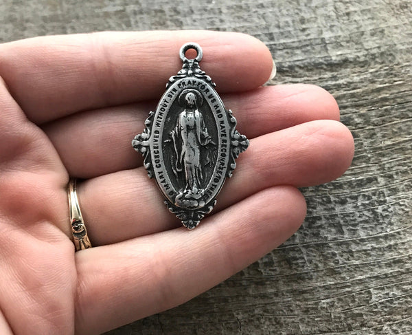 Load image into Gallery viewer, Virgin Mary Medal, Catholic Religious Pendant, Blessed Mother, Silver Pendant, Religious Jewelry, SL-1076
