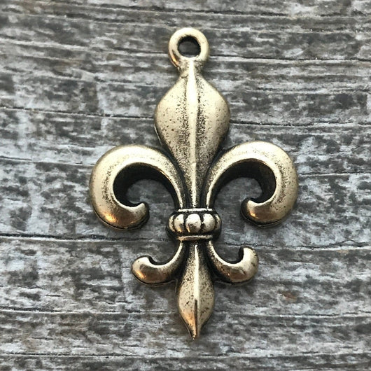 Fleur de lis French Charm, Antiqued Gold, New Orleans Charm, Paris Jewelry, Paris Charm, Findings, GL-6019