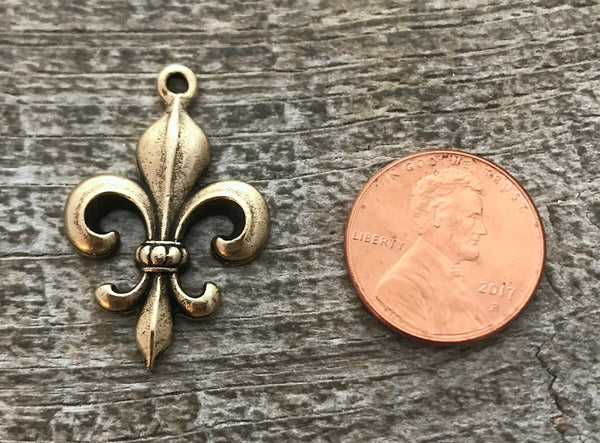 Load image into Gallery viewer, Fleur de lis French Charm, Antiqued Gold, New Orleans Charm, Paris Jewelry, Paris Charm, Findings, GL-6019
