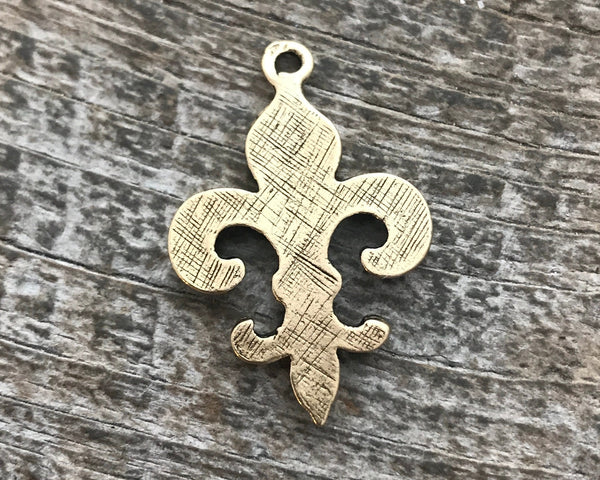 Load image into Gallery viewer, Fleur de lis French Charm, Antiqued Gold, New Orleans Charm, Paris Jewelry, Paris Charm, Findings, GL-6019
