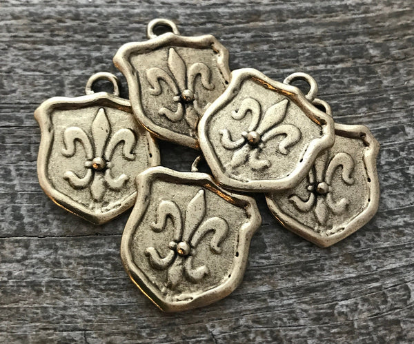 Load image into Gallery viewer, Fleur de lis Charm, Antiqued Gold Seal, Soldered French Charm, Paris Jewelry, Paris Charm, Jewelry Making Artisan Findings, GL-6061
