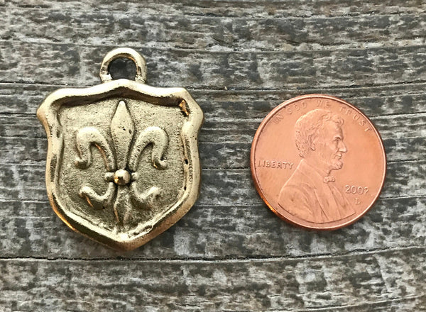 Load image into Gallery viewer, Fleur de lis Charm, Antiqued Gold Seal, Soldered French Charm, Paris Jewelry, Paris Charm, Jewelry Making Artisan Findings, GL-6061
