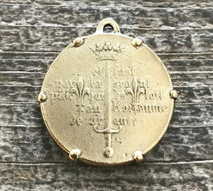 Joan of Arc Medal with Frame, Antiqued Gold Charm Pendant, Brave Woman, Saint of Soldiers, Religious Catholic Jewelry Supplies, GL-6124