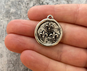 Soldered French Bee Charm with Fleur de Lis, Antiqued Silver Pendant, Jewelry Supplies, PW-6123