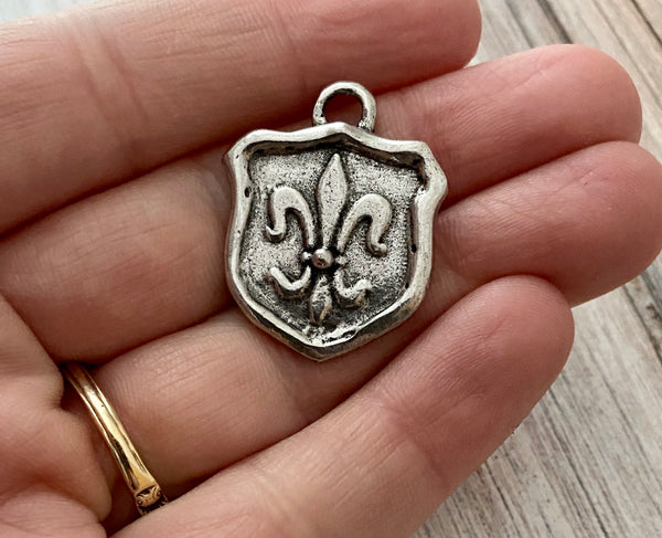 Load image into Gallery viewer, Fleur de lis Charm, Silver Seal, French Charm, Paris Jewelry, Paris Charm, Jewelry Making Artisan Findings, PW-6061
