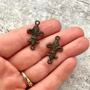 2 Fleur de lis Connector, French Charm, Antiqued Rustic Brown Paris Jewelry Findings, BR-6154
