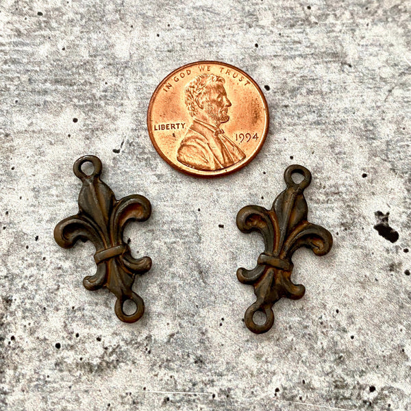 Load image into Gallery viewer, 2 Fleur de lis Connector, French Charm, Antiqued Rustic Brown Paris Jewelry Findings, BR-6154
