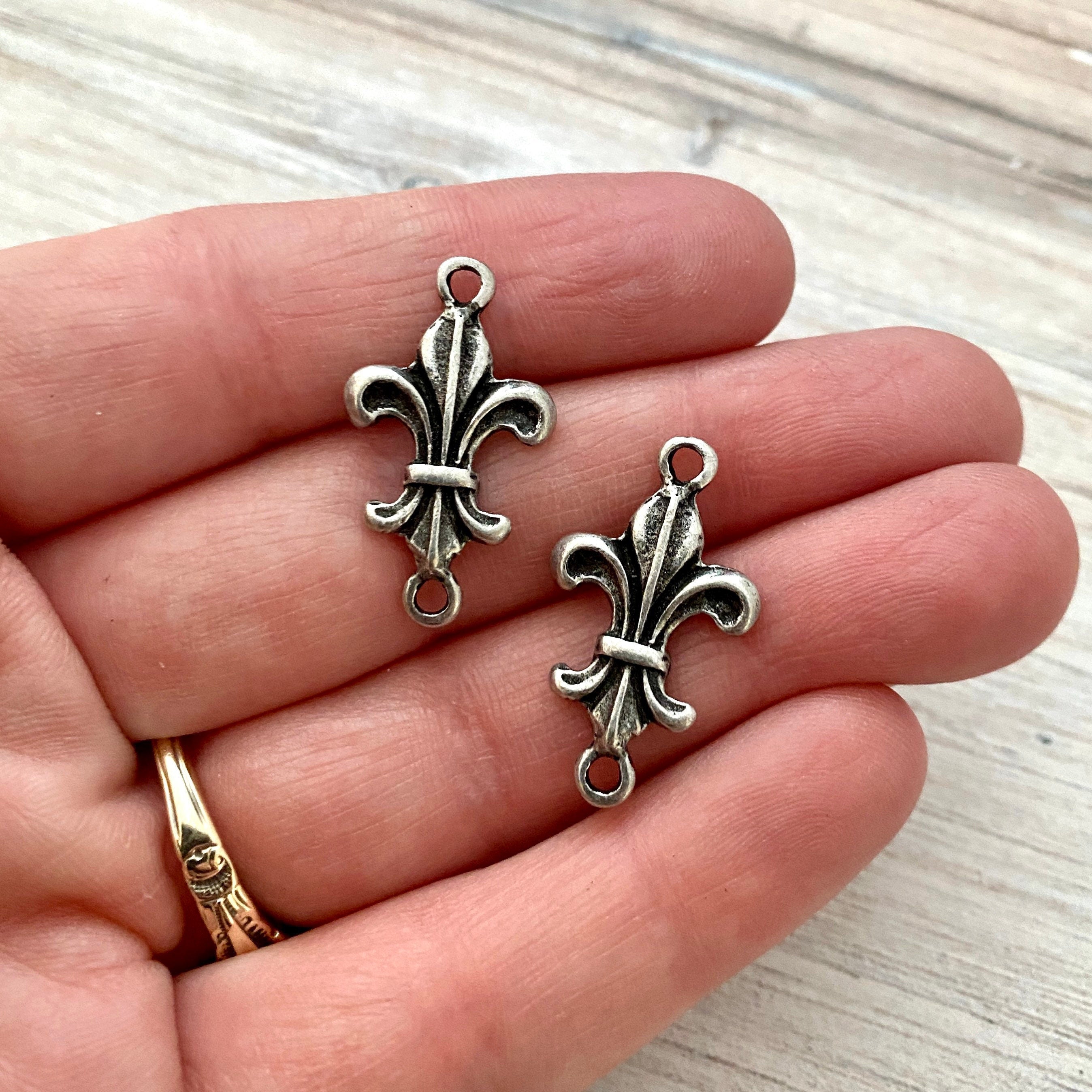 2 Fleur de lis Connector, French Charm, Antiqued Silver Pewter