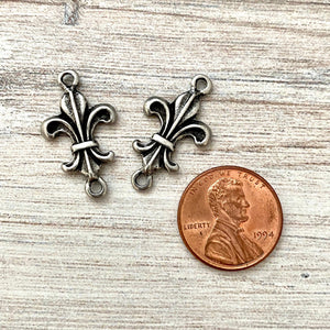 2 Fleur de lis Connector, French Charm, Antiqued Silver Pewter Paris Jewelry Findings, PW-6154