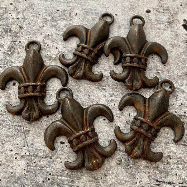 Load image into Gallery viewer, Fleur de lis French Charm, Antiqued Rustic Brown, New Orleans Charm, Paris Jewelry, Paris Charm, Findings, BR-6143
