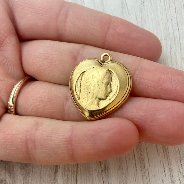 Load image into Gallery viewer, Mary Heart Medal, Catholic Religious Pendant, Blessed Mother, Antiqued Gold Jewelry Charm, GL-6172
