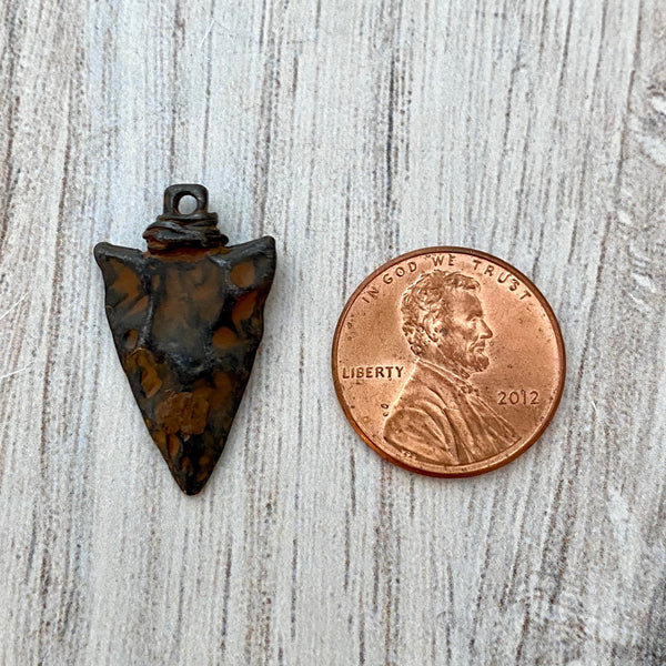 Load image into Gallery viewer, Arrowhead Charm, Rustic Brown Pendant Nature Charm, Native American Jewelry, Vintage Tribal Charm, Spiritual Jewelry, BR-6187
