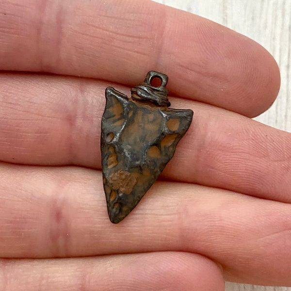 Load image into Gallery viewer, Arrowhead Charm, Rustic Brown Pendant Nature Charm, Native American Jewelry, Vintage Tribal Charm, Spiritual Jewelry, BR-6187
