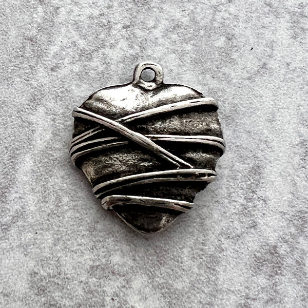 Load image into Gallery viewer, Lined Artisan Heart Pendant, Antiqued Silver Geometric Love Charm, Carson&#39;s Cove, PW-6250
