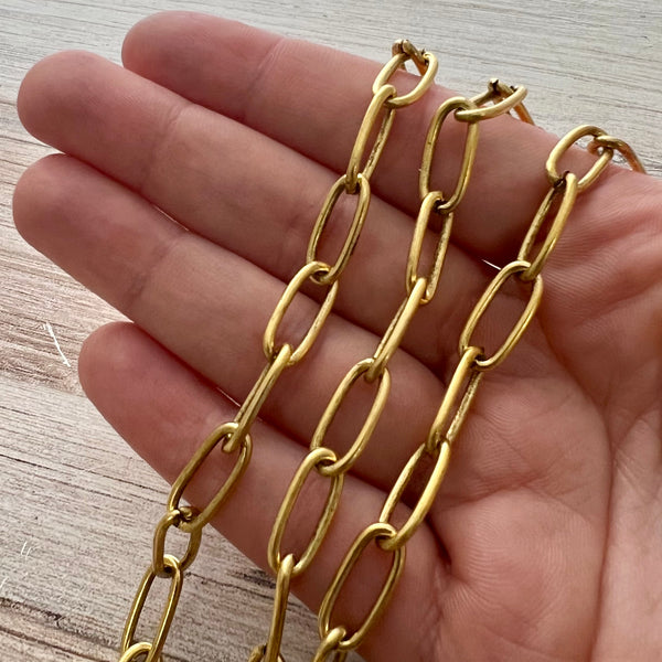 Load image into Gallery viewer, Minimalist Large Gold Clip Chain by the Foot, Rectangle Paperclip Chain, Jewelry Supplies, GL-2054
